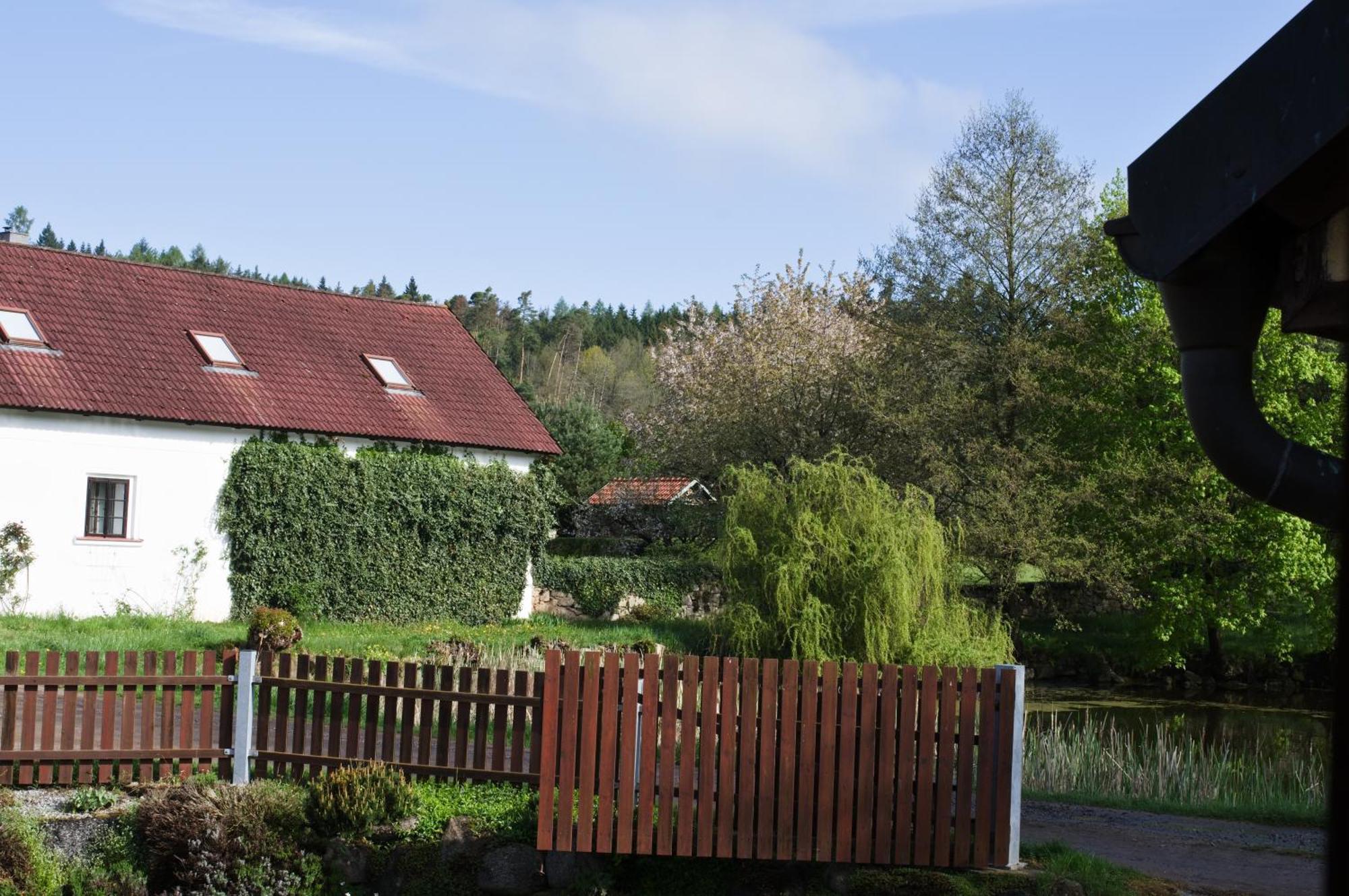 Mlyn Kamenice Klucenice Exterior foto
